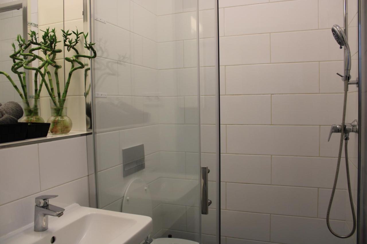 Lyly Apartment - Modern Apartment With Free Parking Prága Kültér fotó
