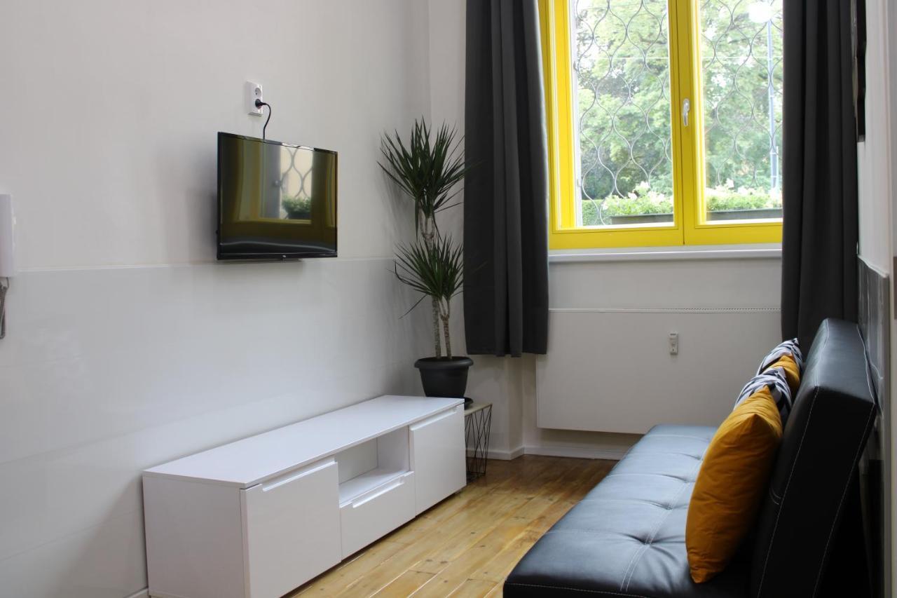 Lyly Apartment - Modern Apartment With Free Parking Prága Kültér fotó