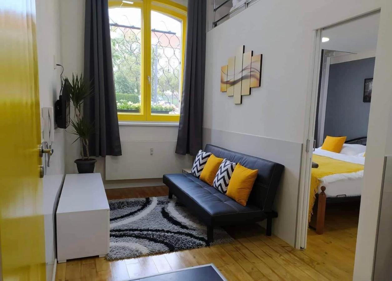 Lyly Apartment - Modern Apartment With Free Parking Prága Kültér fotó