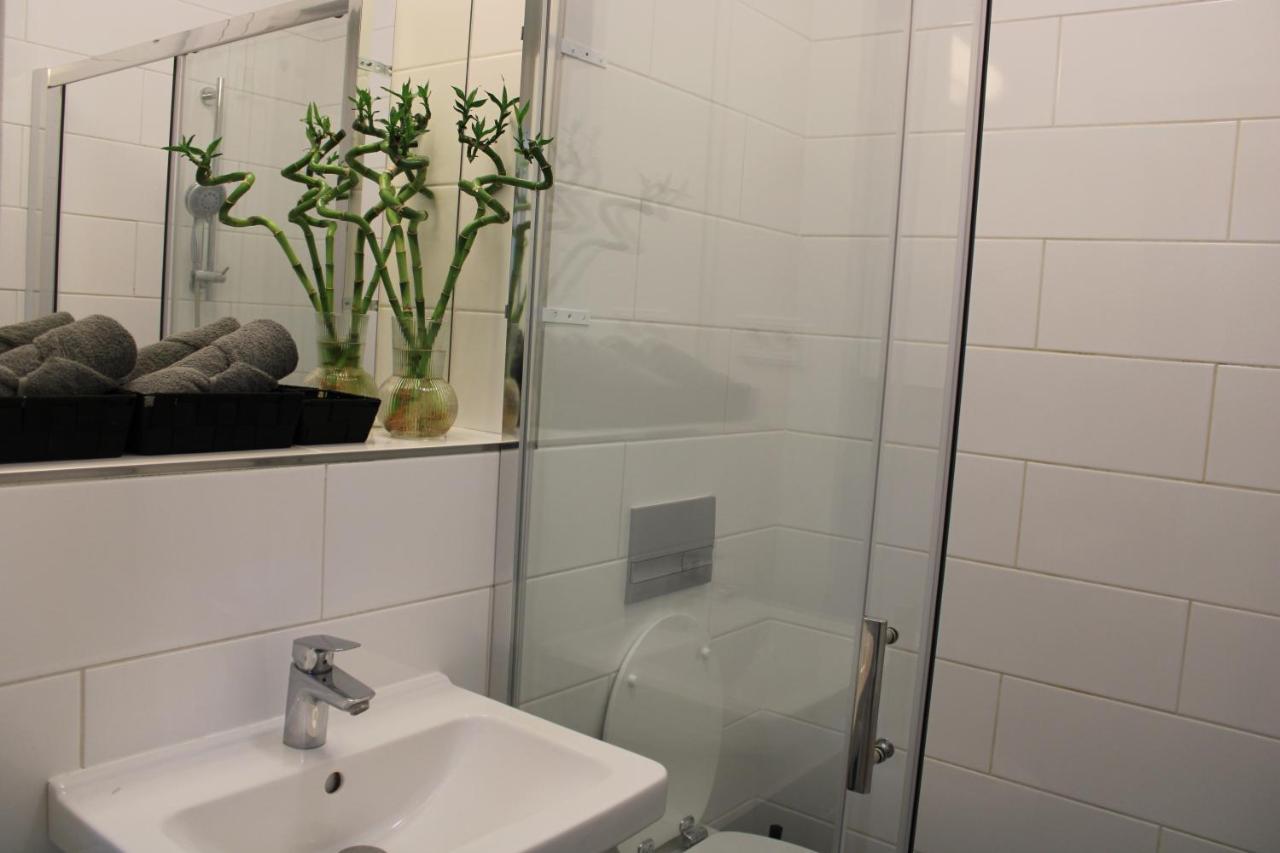 Lyly Apartment - Modern Apartment With Free Parking Prága Kültér fotó