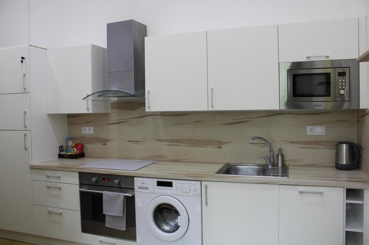 Lyly Apartment - Modern Apartment With Free Parking Prága Kültér fotó
