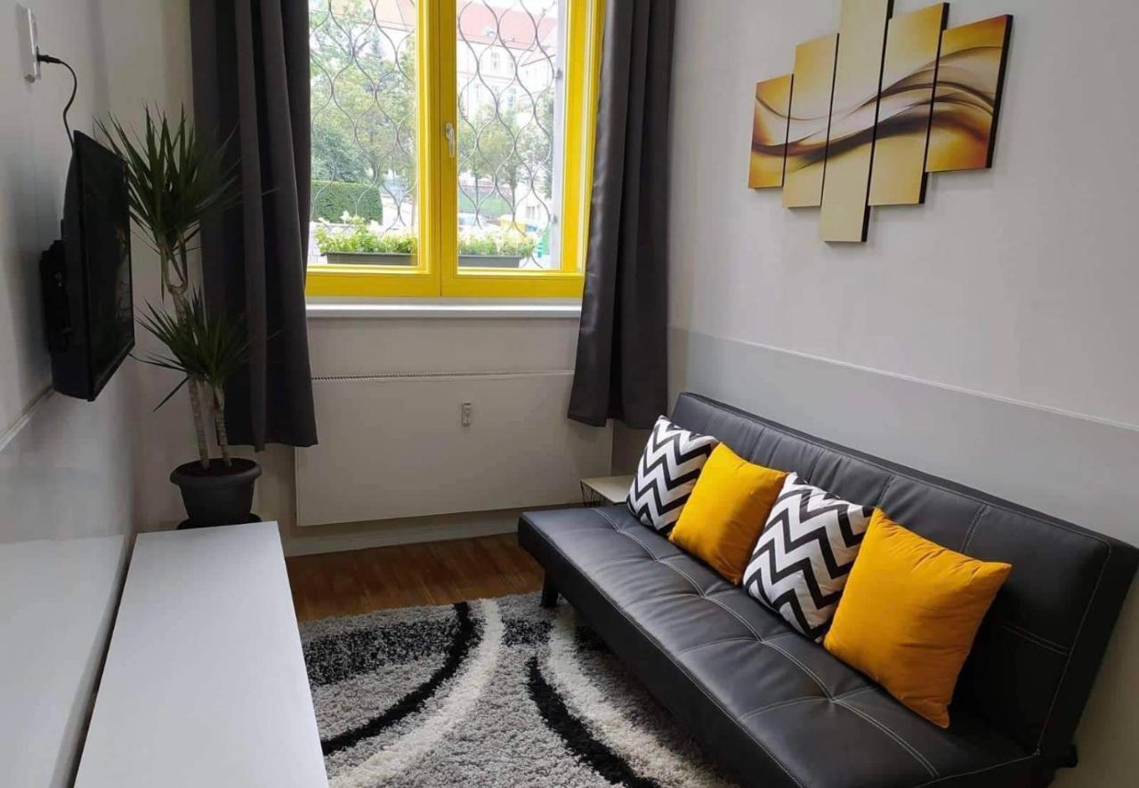 Lyly Apartment - Modern Apartment With Free Parking Prága Kültér fotó