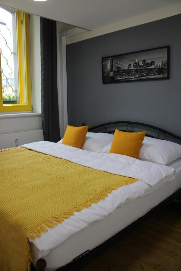 Lyly Apartment - Modern Apartment With Free Parking Prága Kültér fotó